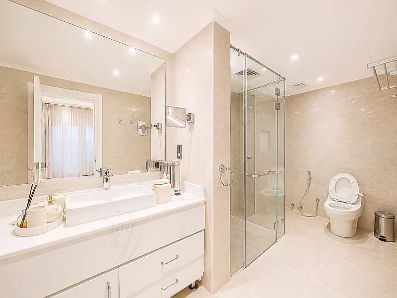 Stunning 3BR with Luxurious Finishes - Photo 9