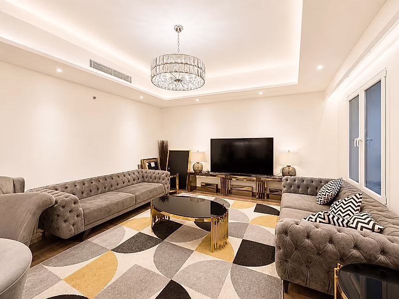 Stunning 3BR with Luxurious Finishes - Photo 12