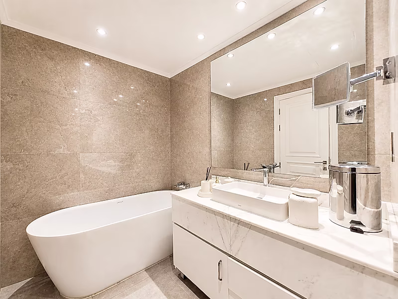 Stunning 3BR with Luxurious Finishes - Photo 13