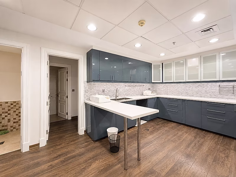 Stunning 3BR with Luxurious Finishes - Photo 15