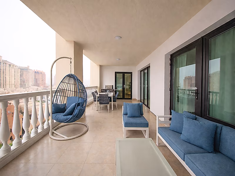 Upgraded 2BR with Balcony & Panoramic Views - Photo 2