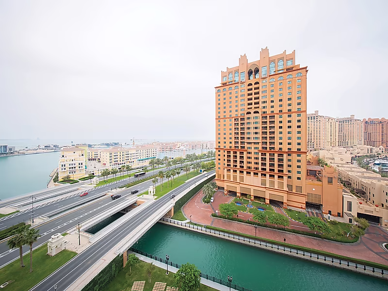 Upgraded 2BR with Balcony & Panoramic Views - Photo 3