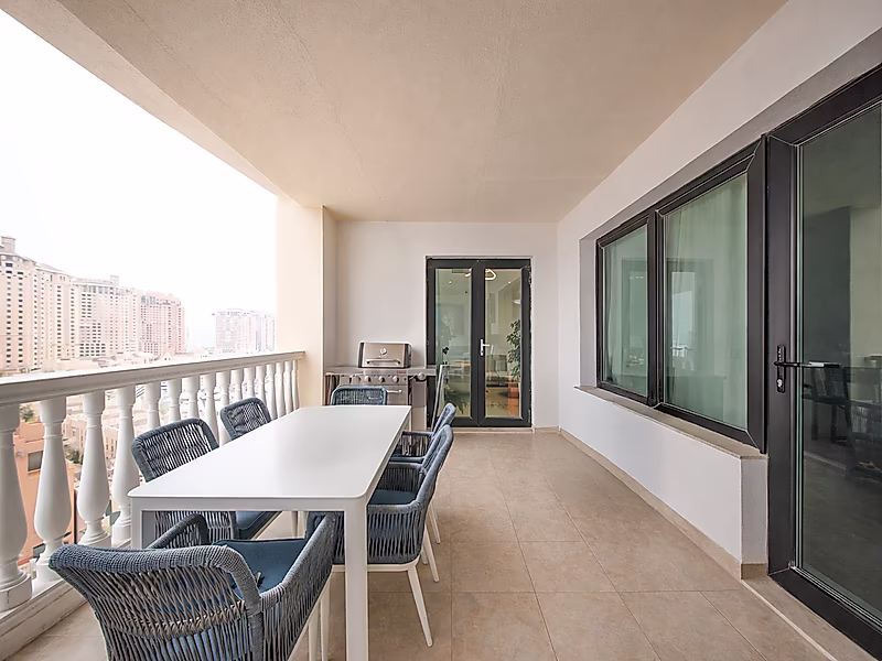 Upgraded 2BR with Balcony & Panoramic Views - Photo 4
