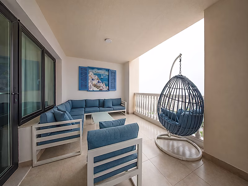 Upgraded 2BR with Balcony & Panoramic Views - Photo 5