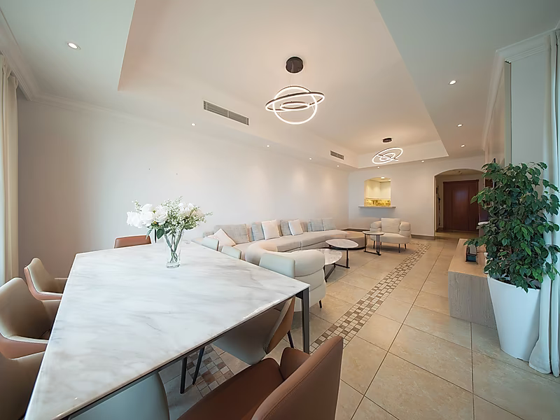 Upgraded 2BR with Balcony & Panoramic Views - Photo 1