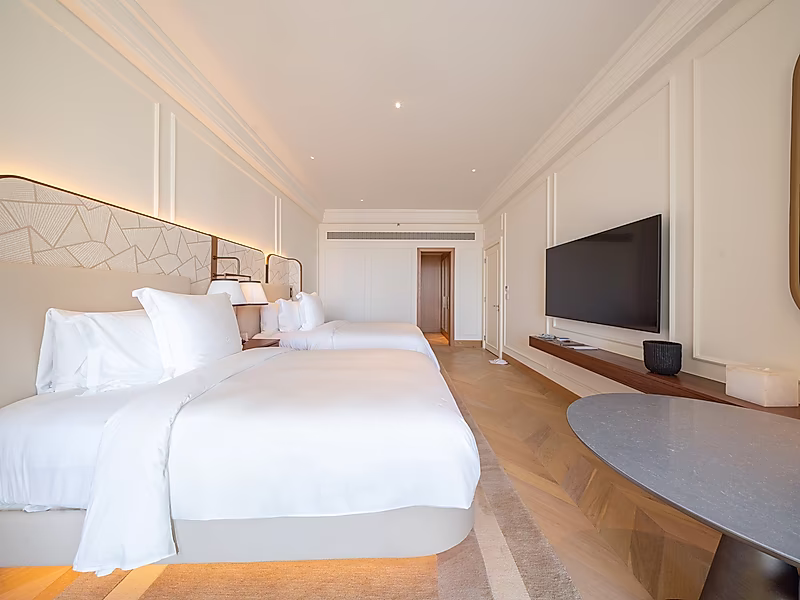 SEA VIEWS! BILLS INCLUDED 2 BEDROOM + MAID LUXURY APARTMENT - Photo 13
