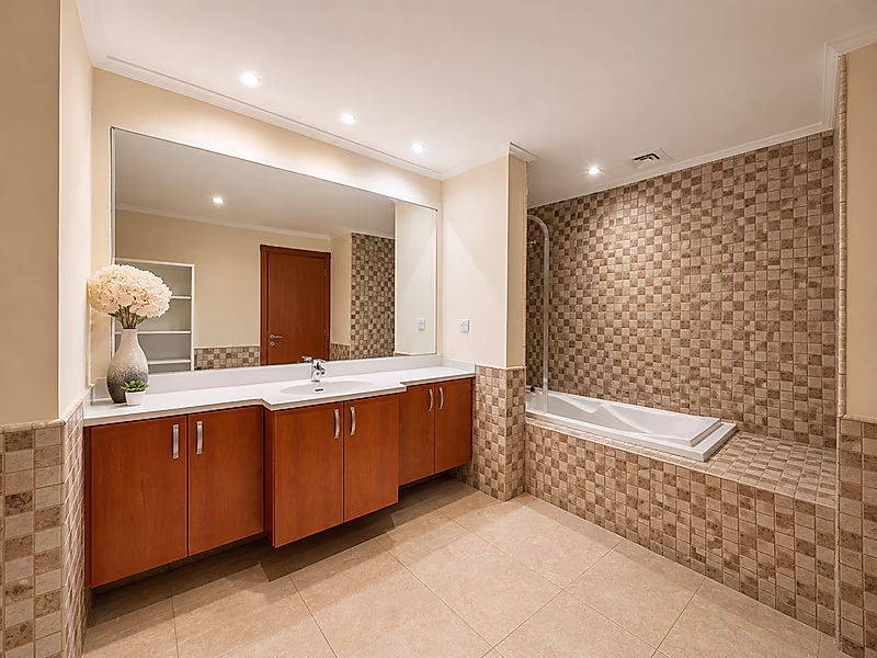 Best Deal | Luxury 2-Bedroom Apartment | Full Marina View | High Floor | Best Deal in The Pearl - Photo 5