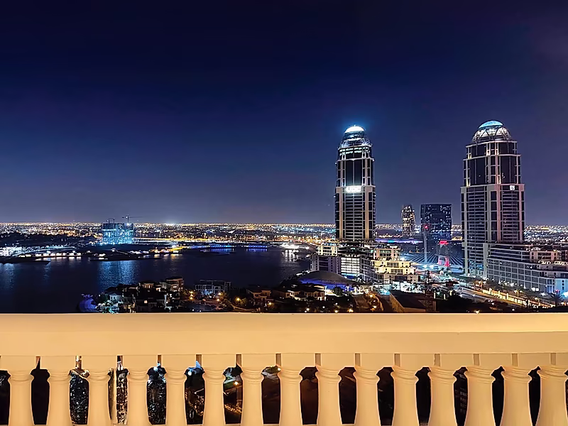 Premium Family Home | 3+Maid with Unique Layout & Panoramic Views in The Pearl - Photo 2