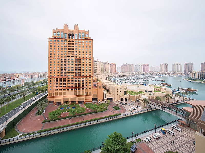 Upgraded 2BR with Balcony & Panoramic Views - Photo 11