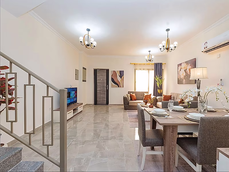 FREEHOLD 4BR VILLA WITH PREMIUM COMMUNITY LIVING - Photo 2