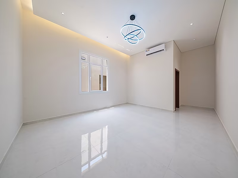 Luxury Modern Villa Ready for Immediate Occupancy for Sale in Muraikh – Prime Location on a Main Road - Photo 5