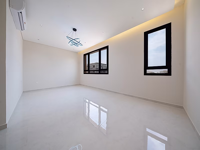 Luxury Modern Villa Ready for Immediate Occupancy for Sale in Muraikh – Prime Location on a Main Road - Photo 12