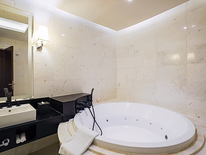 LUXURIOUS 2 BEDROOM IN WEST BAY-ALL BILLS INCLUDED - Photo 14