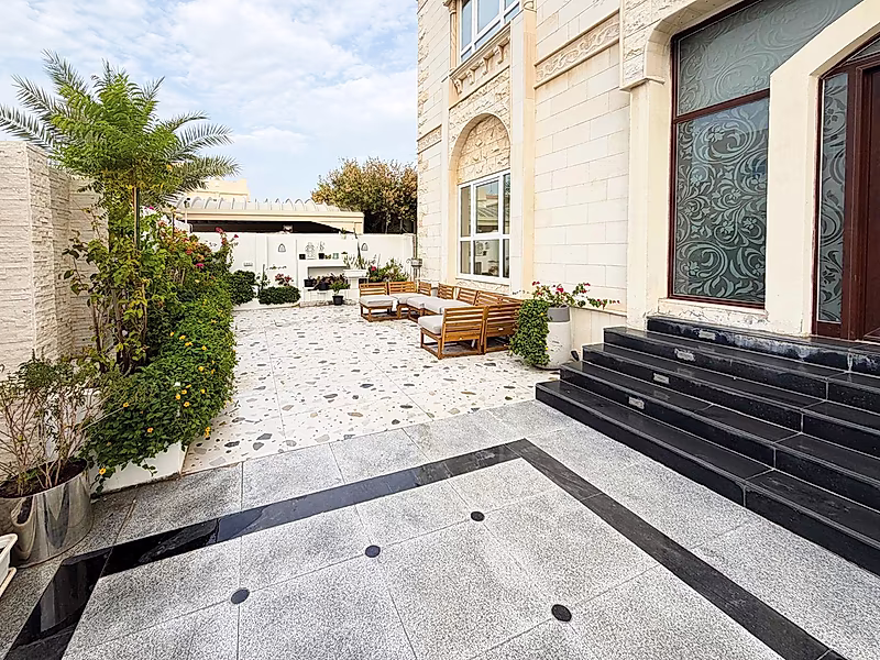 Spacious, Elegant & Independent Villa for sale - Photo 2