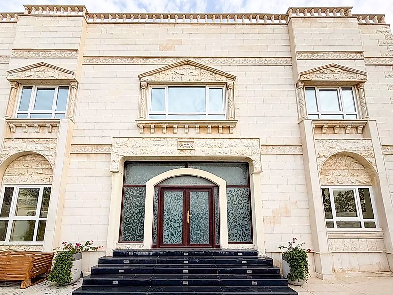 Spacious, Elegant & Independent Villa for sale - Photo 1