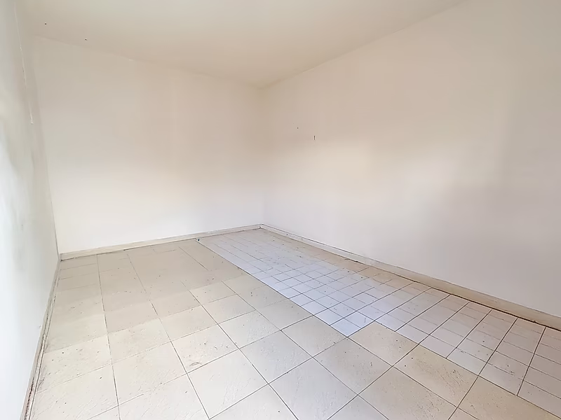 Warehouse & Labor Camp for Sale Industrial Area - Photo 4