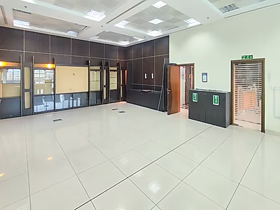 للإيجار مبنى تجاري مفروش بالكامل