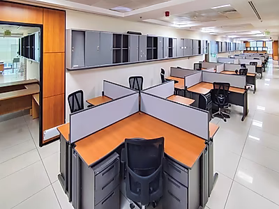 للإيجار مبنى تجاري مفروش بالكامل
