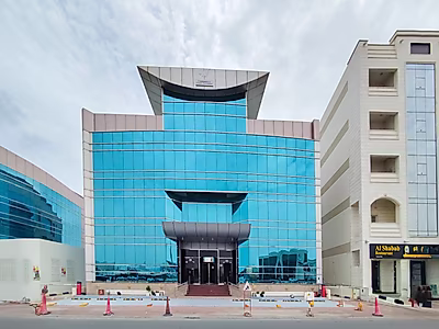 للإيجار مبنى تجاري مفروش بالكامل