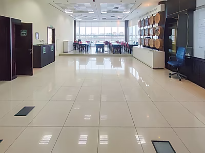 للإيجار مبنى تجاري مفروش بالكامل
