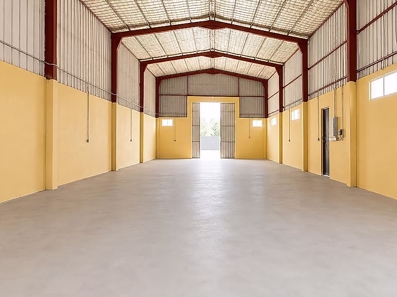 Warehouse for Rent in Old Industrial Area - Photo 2
