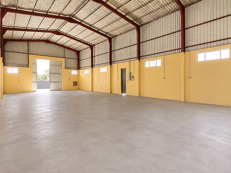 Warehouse for Rent in Old Industrial Area - Photo 3