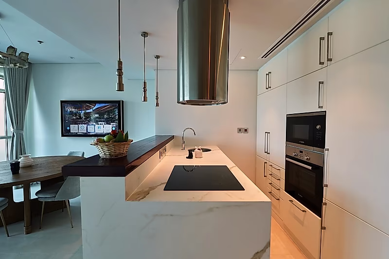 Premium Branded Residence in The Pearl | High Appreciation & Luxury Waterfront Living - Photo 3
