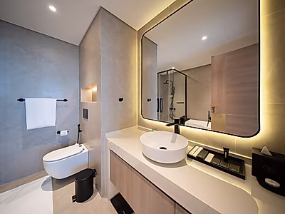 BILLS IN! EXCLUSIVE 2-BR APARTMENT | WATERFRONT