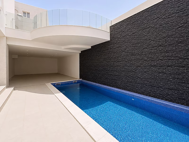 LUSAIL 5BR VILLA WITH POOL & ELEVATOR FOR SALE - Photo 2