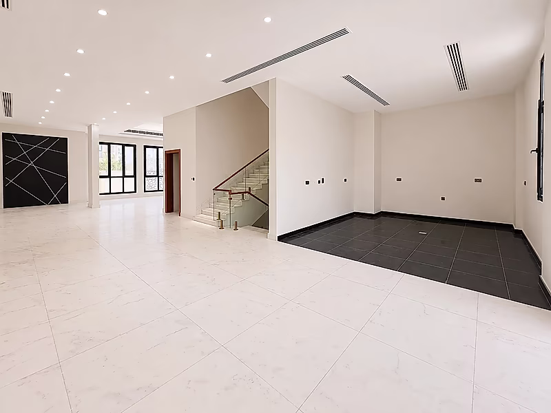 LUSAIL 5BR VILLA WITH POOL & ELEVATOR FOR SALE - Photo 4