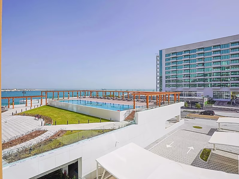 Resale | Chic 2BR Apartment | Luxury Awaits - Photo 3