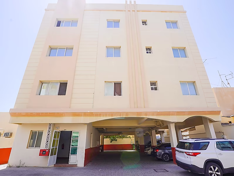 مبنى سكني مكون من 3 طوابق للبيع | مدينة خليفة - Photo 2