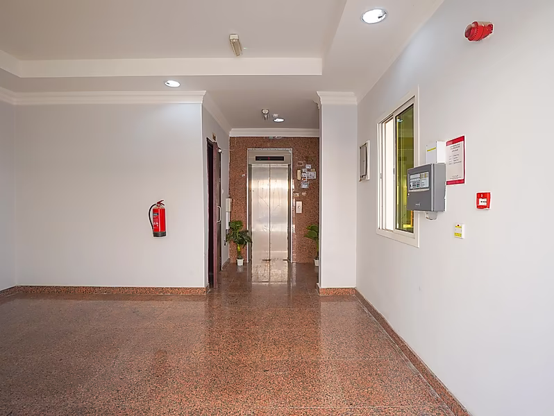مبنى سكني مكون من 3 طوابق للبيع | مدينة خليفة - Photo 5