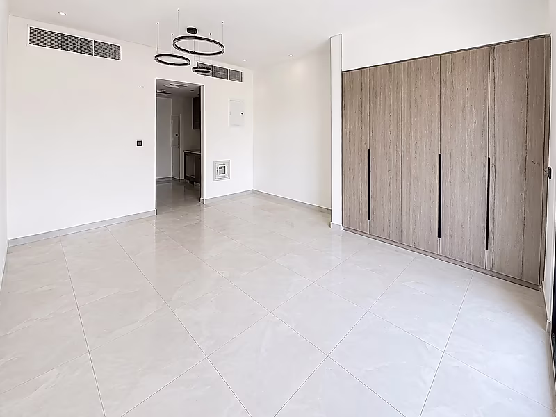 Brand-New Studio Facing the Mall & Pool | High-Growth Investment Opportunity - Photo 3