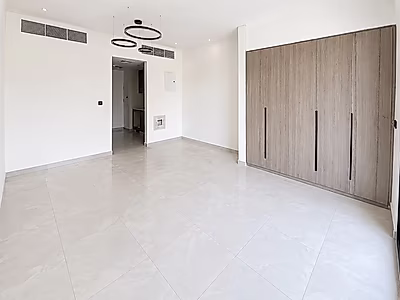 استوديو جديد كلياً يطل على المركز التجاري وحمام السباحة | فرصة استثمارية ذات نمو مرتفع