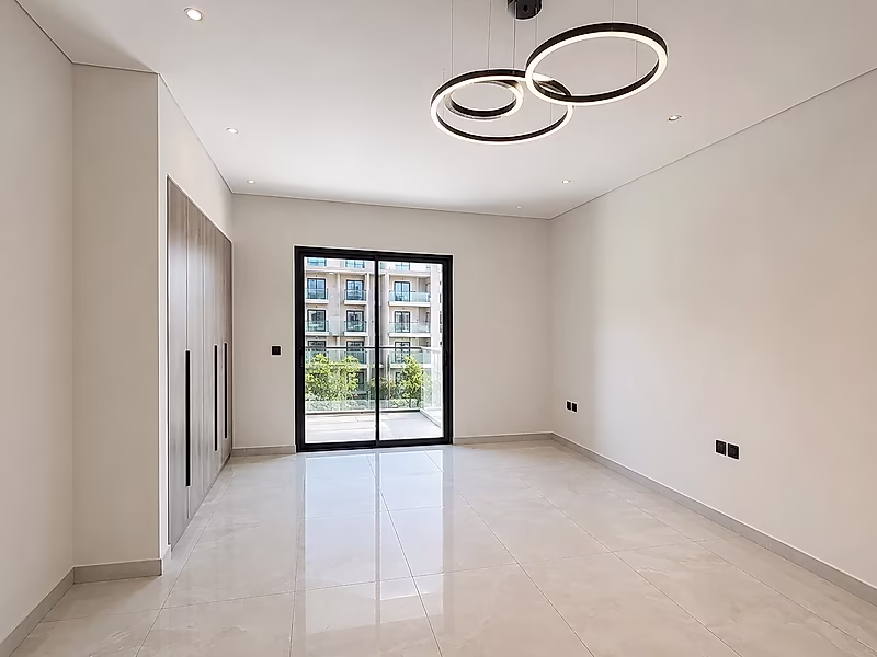 Brand-New Studio Facing the Mall & Pool | High-Growth Investment Opportunity - Photo 1