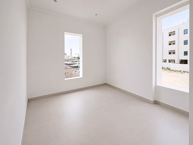 **مبنى سكني جديد مكوّن من 3 طوابق للبيع في Al Khor** - Photo 2