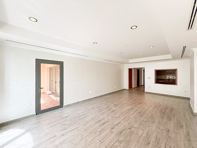 BUSINESS POTENTIAL | SPACIOUS 2 BEDROOM | PORTO ARABIA - Photo 4