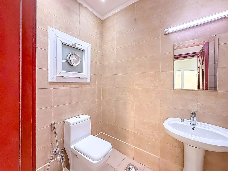 فرصة استثمارية مميزة | مبنى سكني جاهز للتشغيل بالكامل في الدوحة الجديدة - Photo 11
