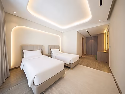 BILLS IN! STUNNING 2BR SEA VIEW | WATERFRONT