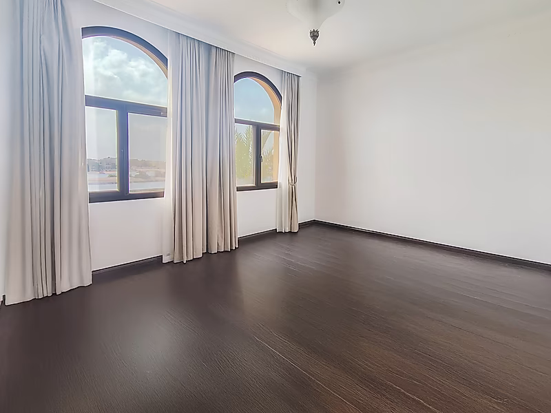 STUNNING 5-BEDROOM ELEGANCE AWAITS - Photo 8