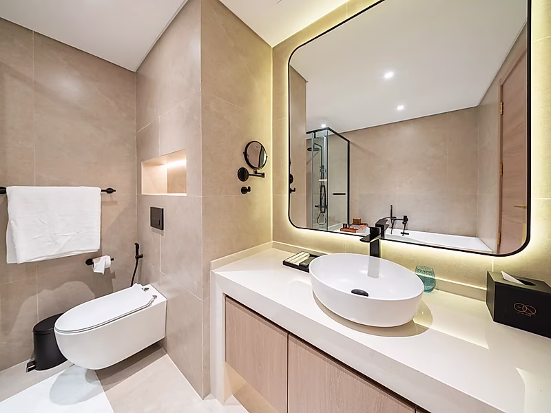 Luxury 2BR Apartment with Elegant Interiors - Photo 6