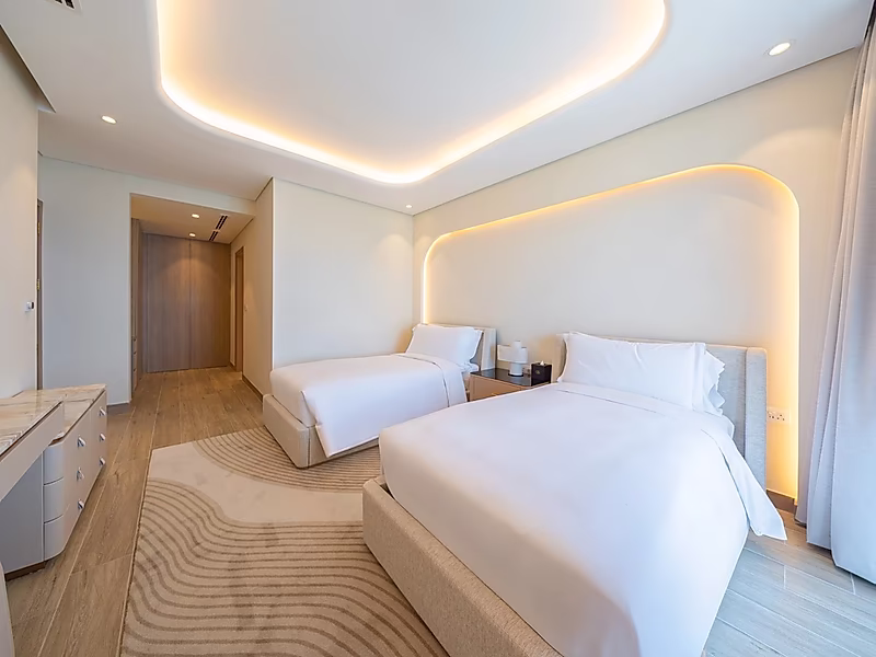 Luxury 2BR Apartment with Elegant Interiors - Photo 14