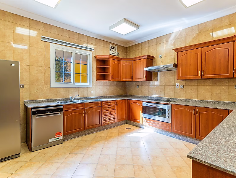 SPACIOUS 4BR + MAID VILLA | FAMILY COMPOUND - Photo 13