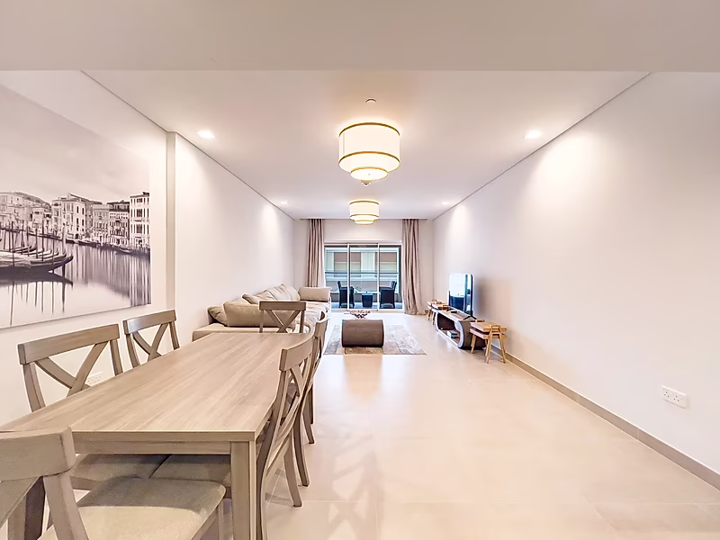 Premium 1-Bedroom Apartment | Beach & Pool View | Tenanted Investment Opportunity - Photo 4