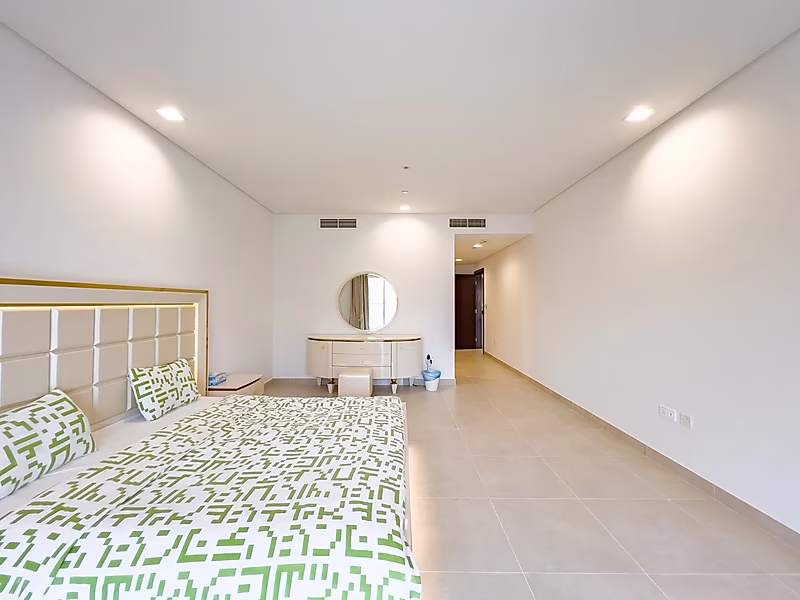 Premium 1-Bedroom Apartment | Beach & Pool View | Tenanted Investment Opportunity - Photo 7