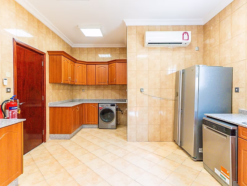 SPACIOUS 4BR + MAID VILLA | FAMILY COMPOUND - Photo 17