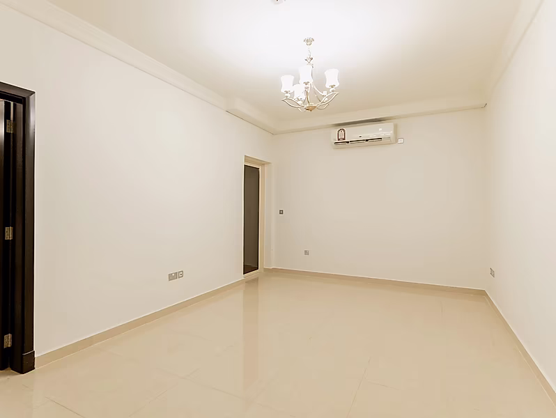 FAMILY COMPOUND | 4BR + MAID ROOM VILLA - Photo 5