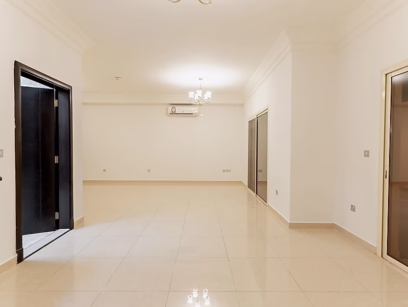 FAMILY COMPOUND | 4BR + MAID ROOM VILLA - Photo 9
