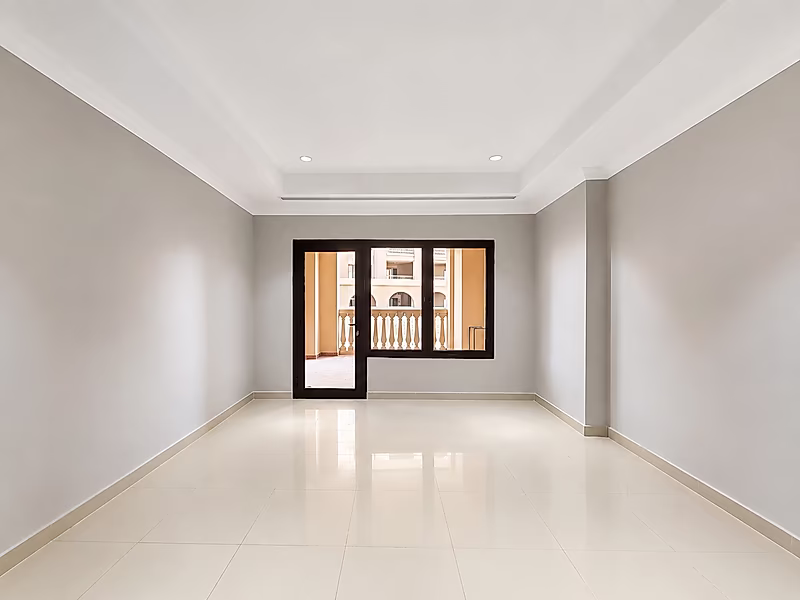 Spacious 1-Bedroom in Premium Tower | Balcony & Luxury Living - Photo 1